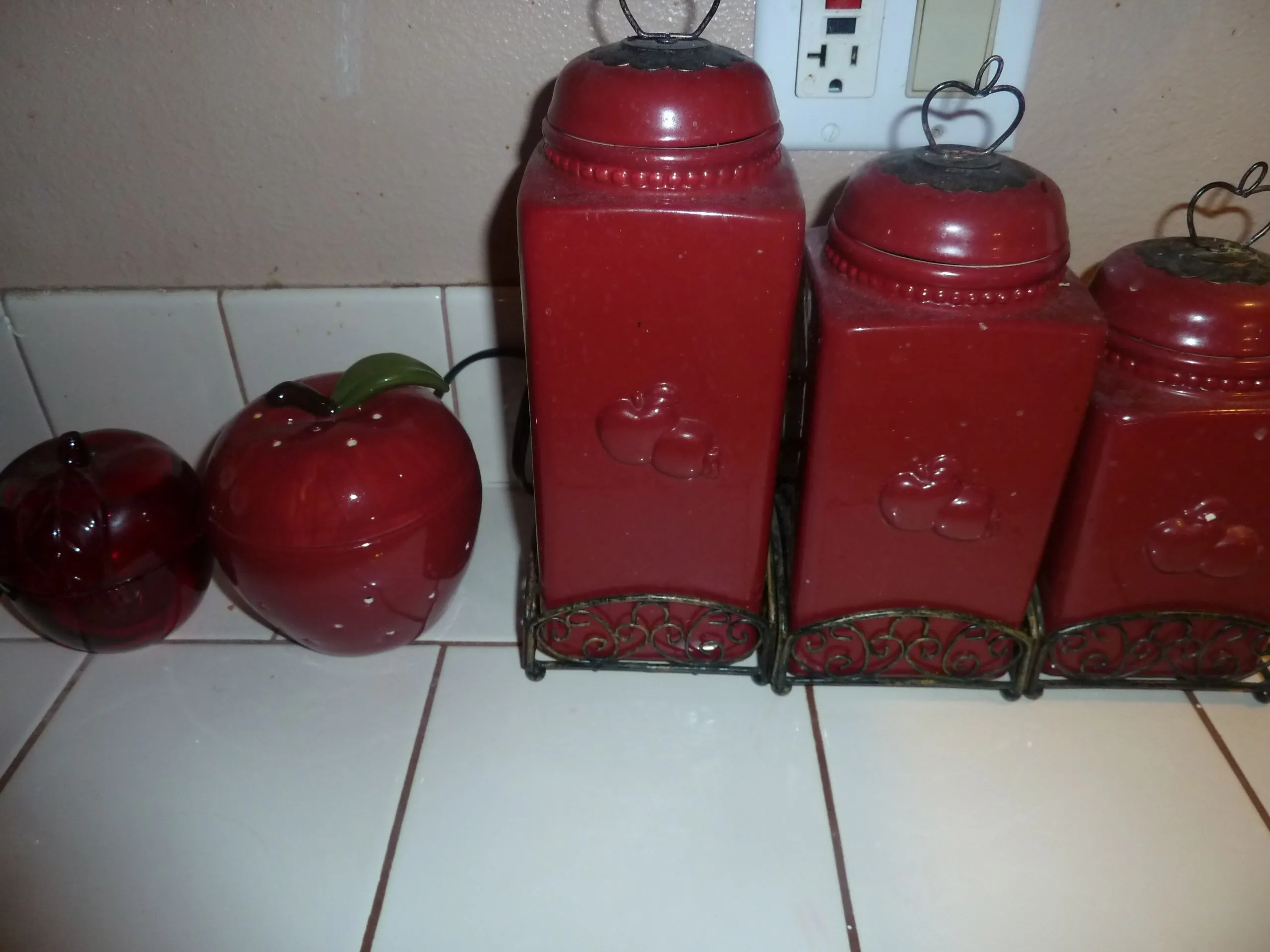12957 apple kitchen canisters intro