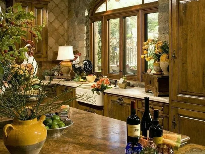 /img/13034-tuscan-kitchen-open-shelving.webp