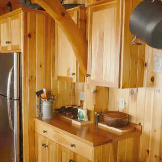 /img/13082-pine-kitchen-cleaning.webp
