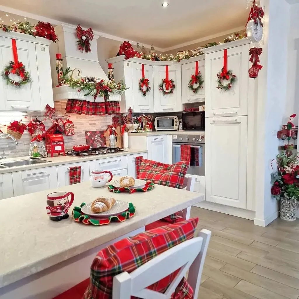 /img/13117-christmas-kitchen-wall.webp