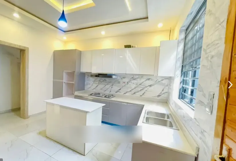 13119 kitchen countertop space