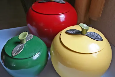 13174 red grape decor